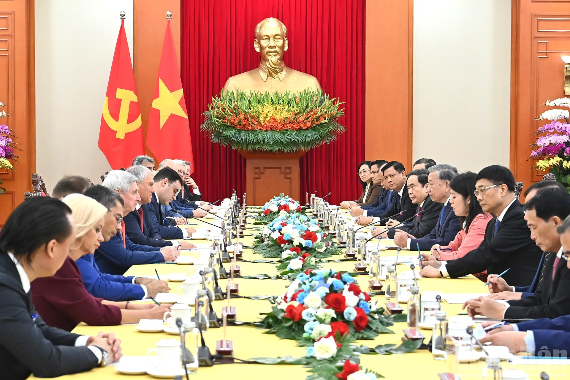 会见场景。 会见场景。