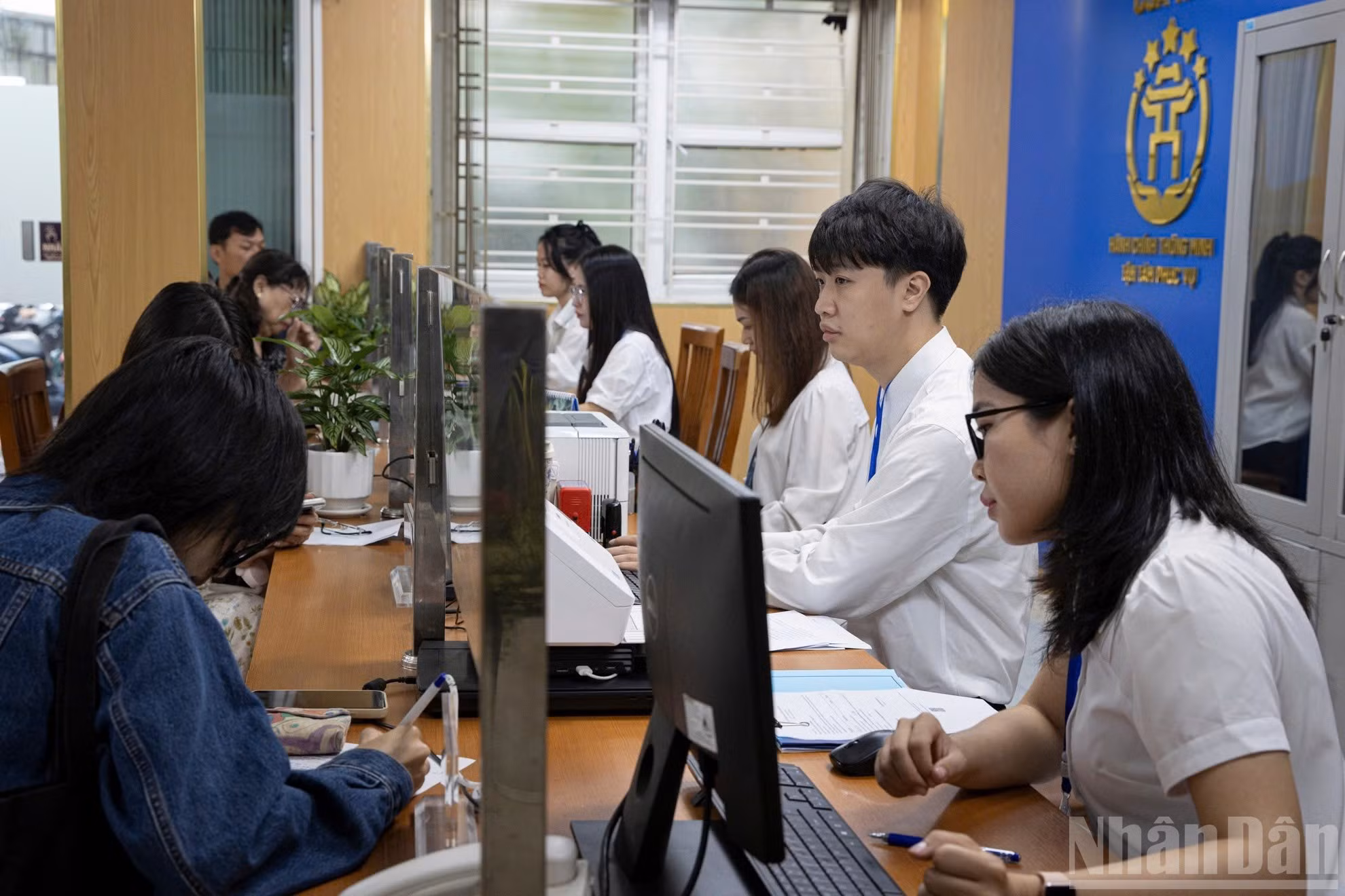 人民希望两级政府模式能够使行政手续更加便捷。