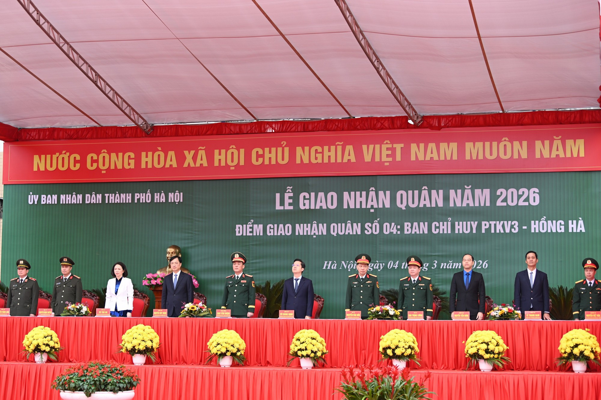 各位代表出席新兵交接仪式。