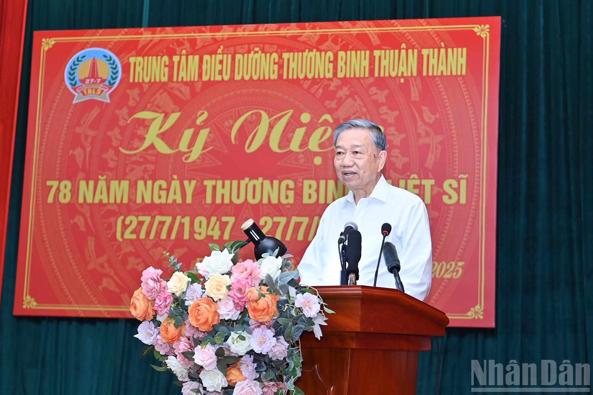 苏林总书记在仪式上发表讲话。