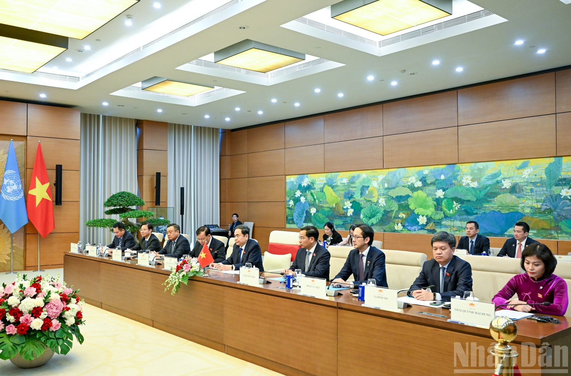 国会主席陈青敏以及越南代表出席会见。 国会主席陈青敏以及越南代表出席会见。