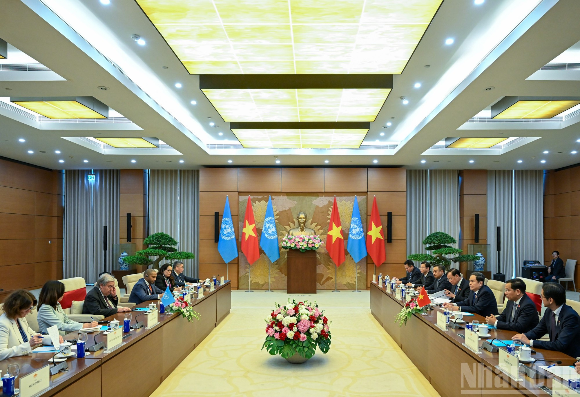 会见场景。 会见场景。