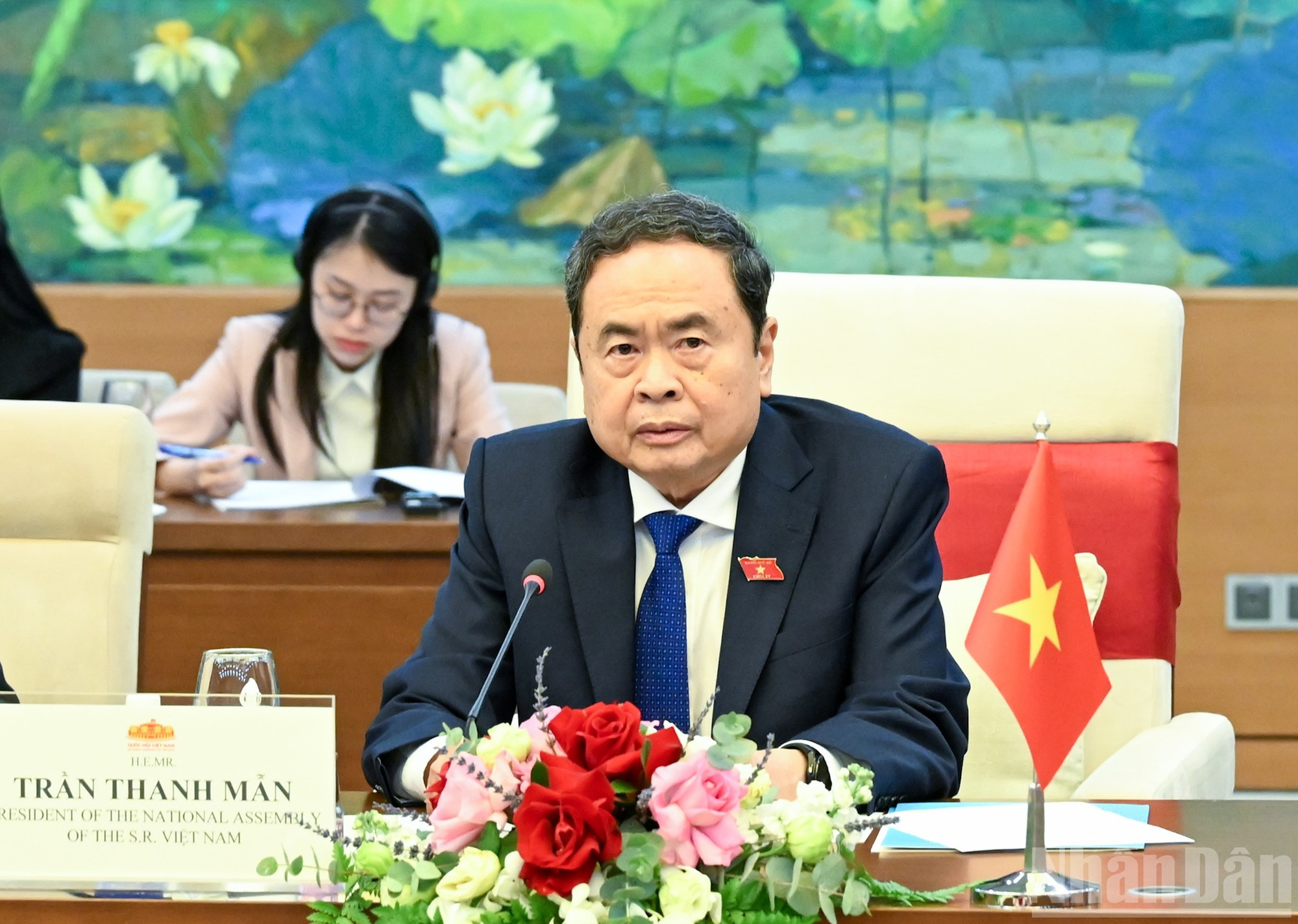 国会主席陈青敏在会上发表讲话。 国会主席陈青敏在会上发表讲话。