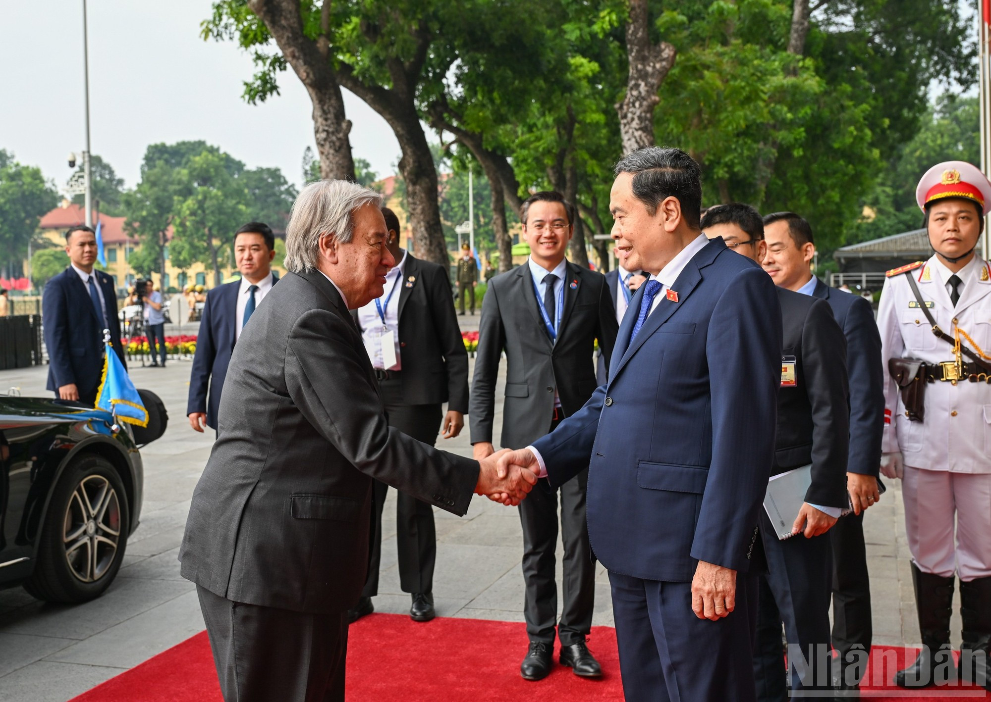 国会主席陈青敏迎接联合国秘书长安东尼奥·古特雷斯。 国会主席陈青敏迎接联合国秘书长安东尼奥·古特雷斯。