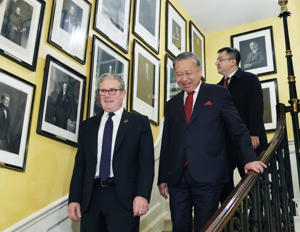 越共中央总书记苏林与英国首相基尔·斯塔默。 越共中央总书记苏林与英国首相基尔·斯塔默。