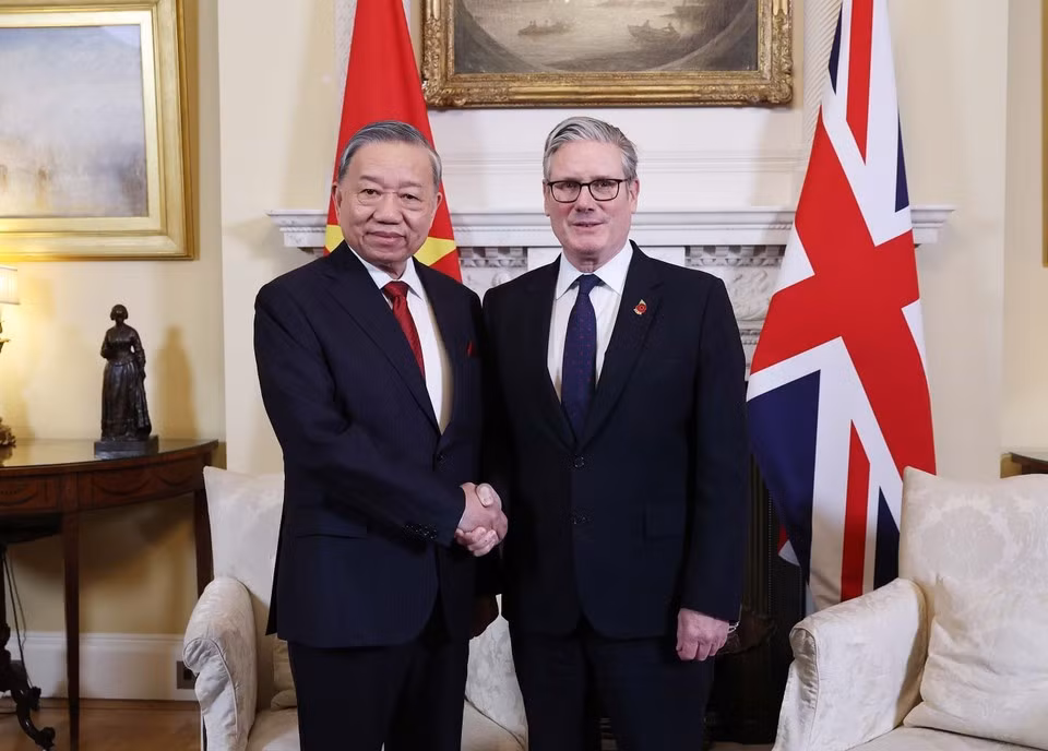 英国首相基尔·斯塔默迎接越共中央总书记苏林。