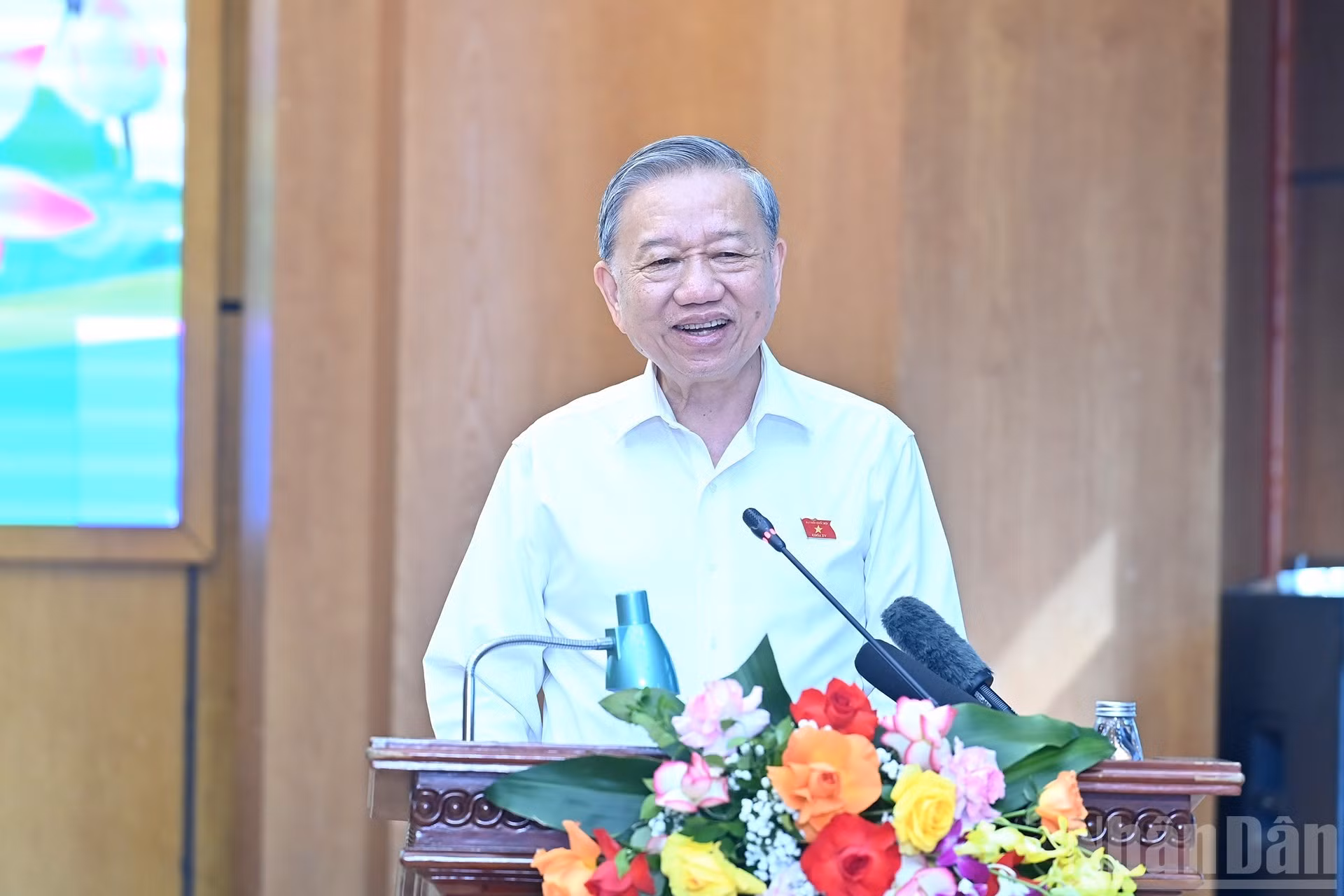 苏林总书记在会上发表讲话。