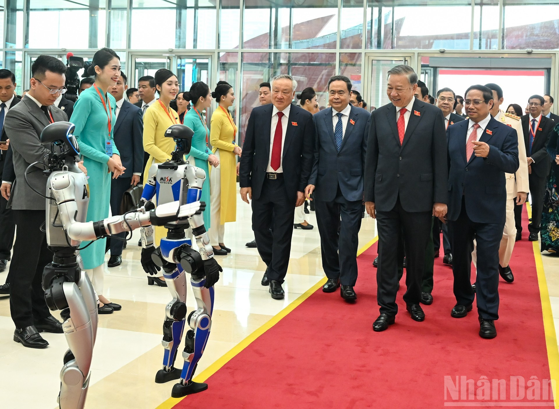 越共中央总书记苏林以及党和国家领导出席2025-2030年任期越共政府第一次代表大会。