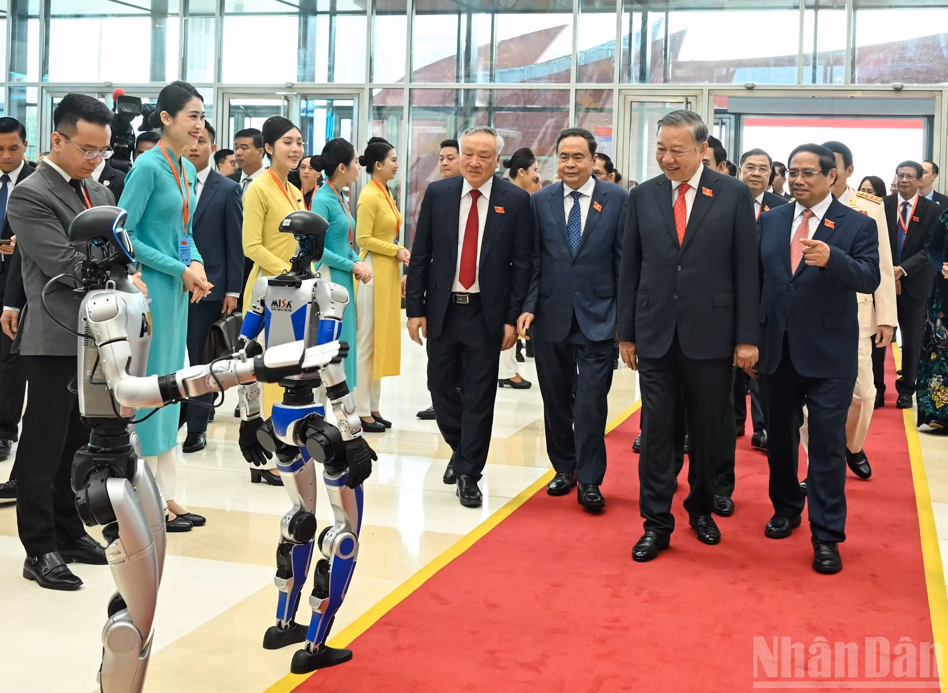 越共中央总书记苏林以及党和国家领导出席2025-2030年任期越共政府第一次代表大会。