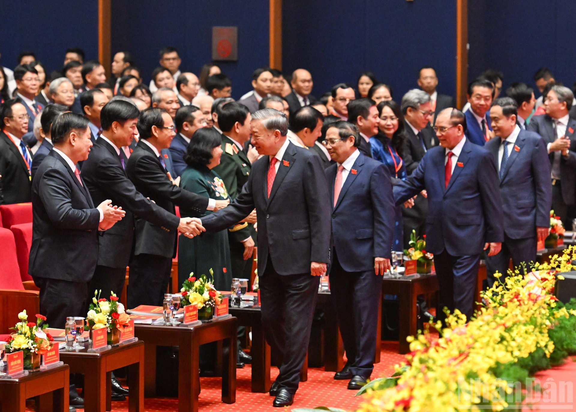 苏林总书记以及党和国家领导、前领导同与会代表。