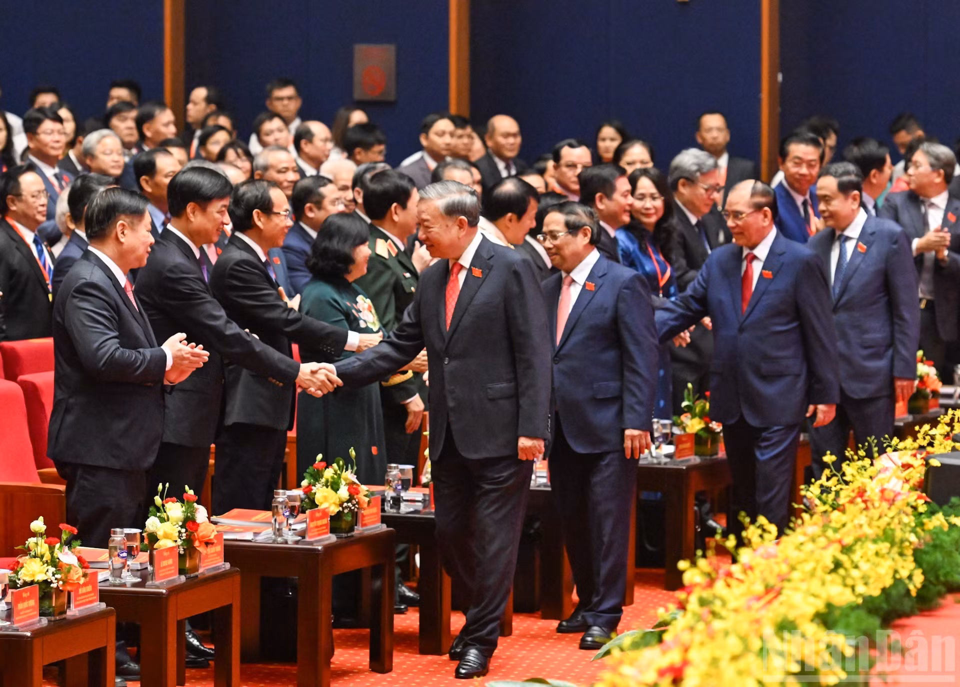 苏林总书记以及党和国家领导、前领导同与会代表。