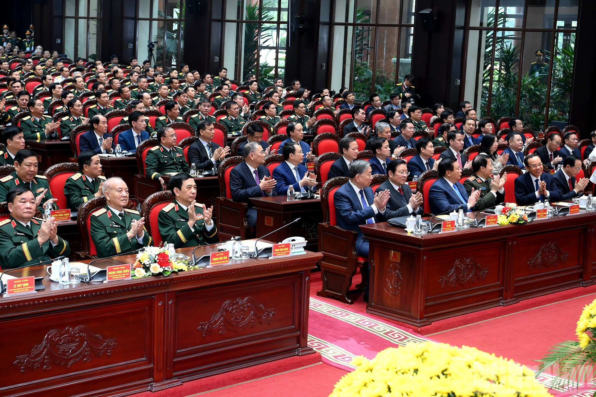 苏林总书记、党和国家领导、各位代表出席仪式。