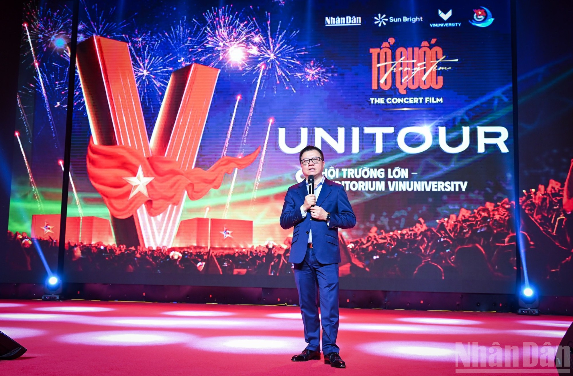 越共中央委员、《人民报》社总编辑、中央宣教与民运部副部长、越南新闻工作者协会主席黎国明在活动上致辞。