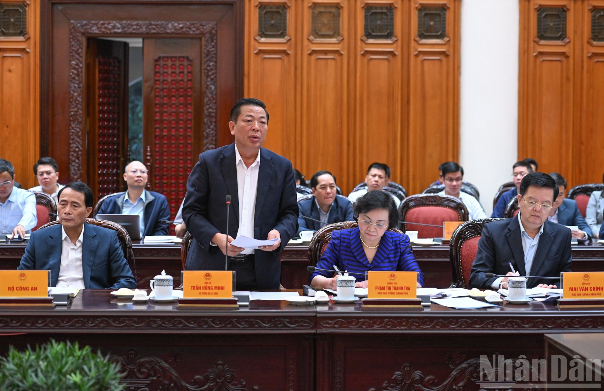 建设部部长陈鸿明在会上发表讲话。