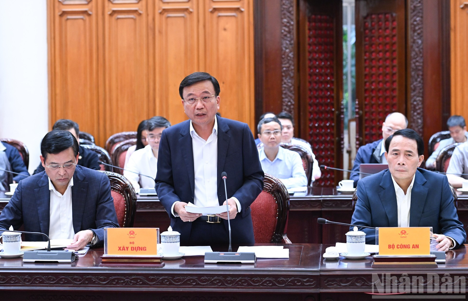 越南建设部副部长阮名辉在会上发表讲话。