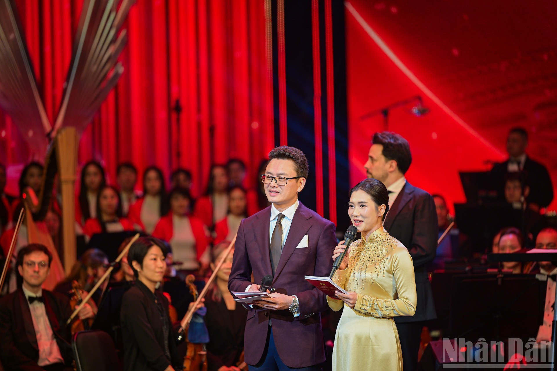 本次艺术节目寄托了全民族在新时代发展进程中的自豪、信念与奋进突破的伟大愿望。