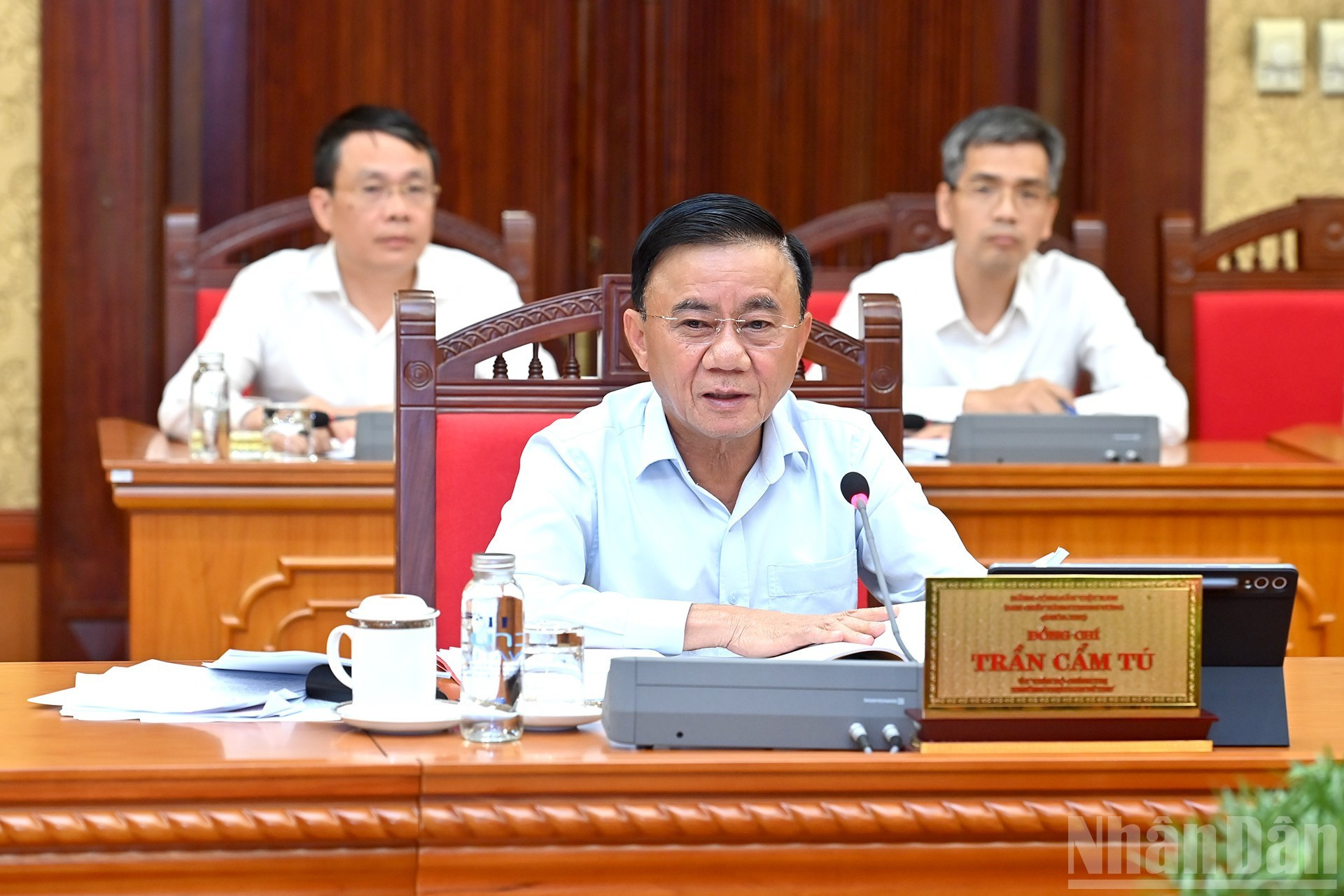 中央书记处常务书记陈锦绣在会上发表结论性讲话。 中央书记处常务书记陈锦绣在会上发表结论性讲话。