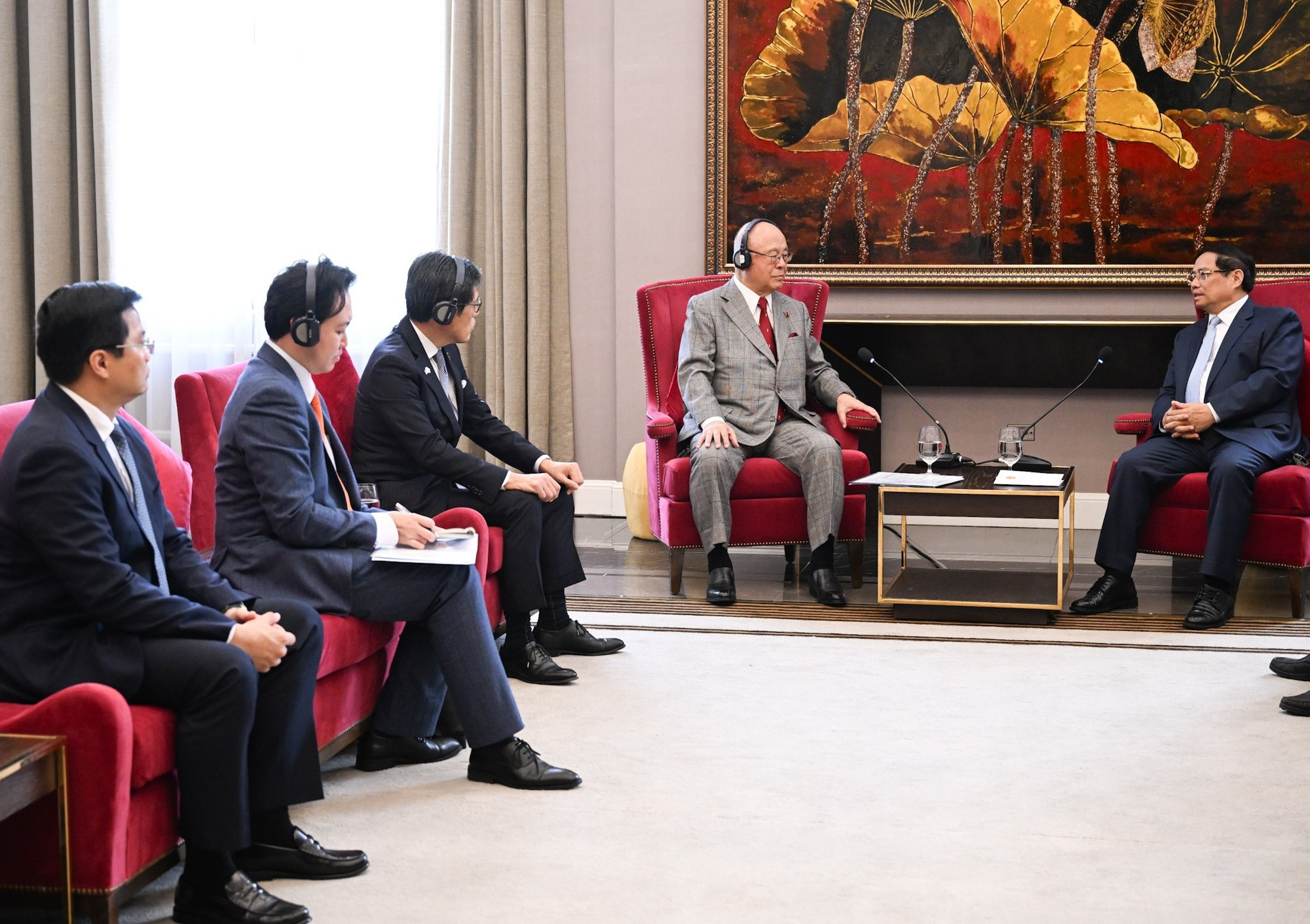 日越友好议员联盟特别顾问武部勤以及日方代表出席会议。