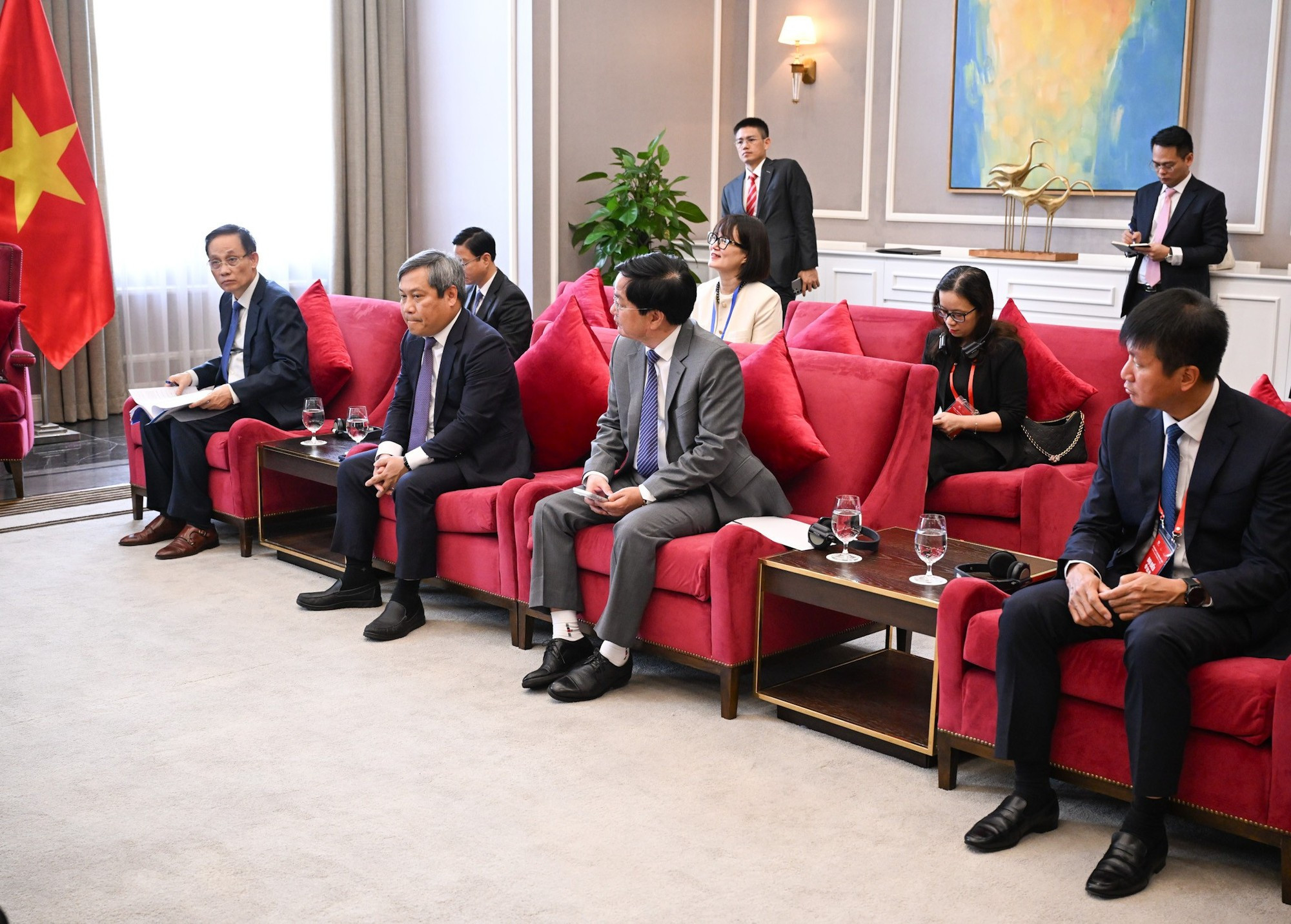 广宁省各部委行业领导代表出席会见。