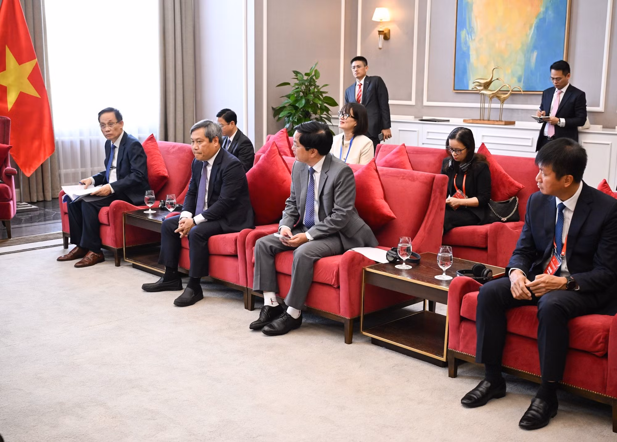 广宁省各部委行业领导代表出席会见。