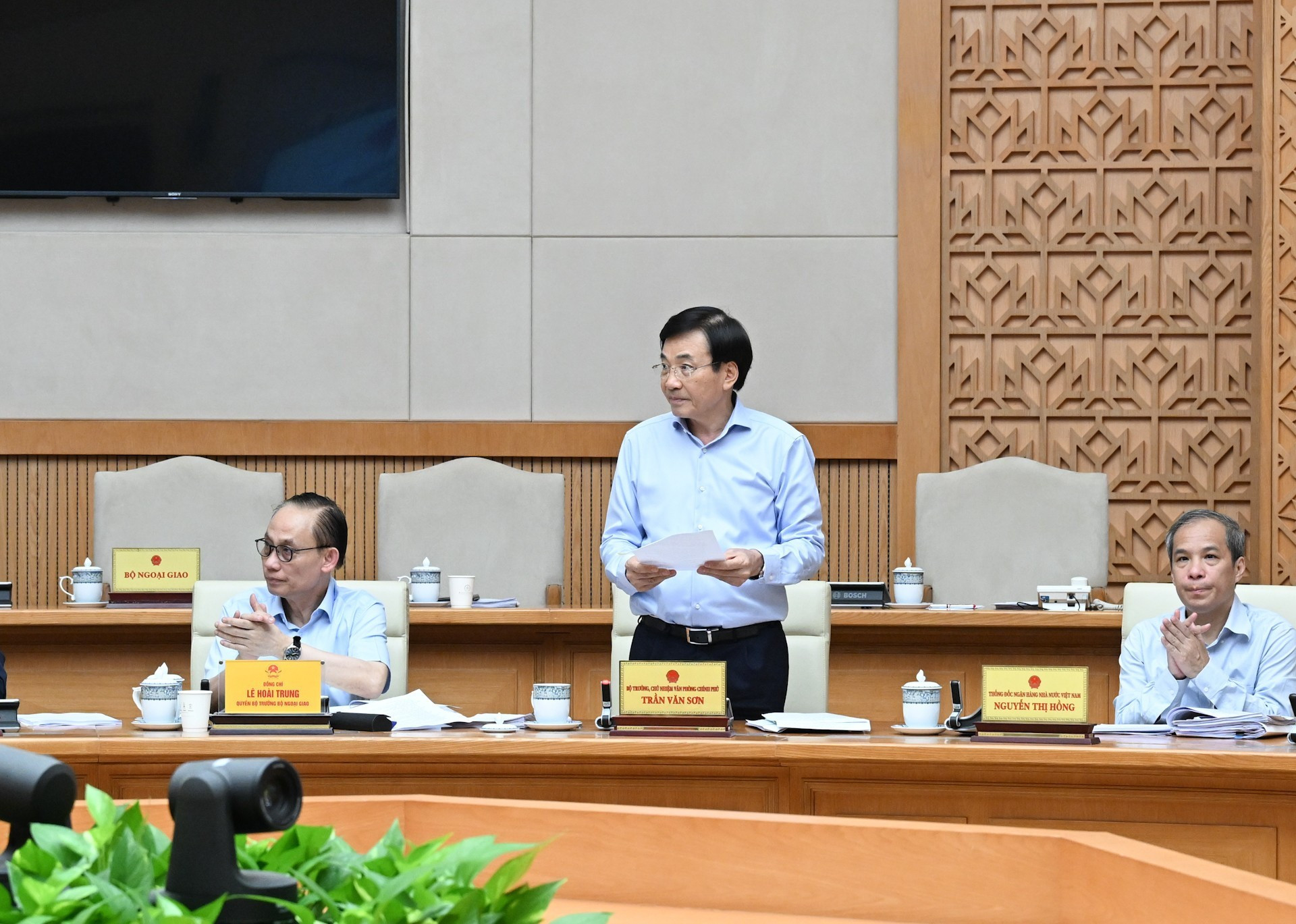 政府办公厅主任陈文山部长在会上发表讲话。