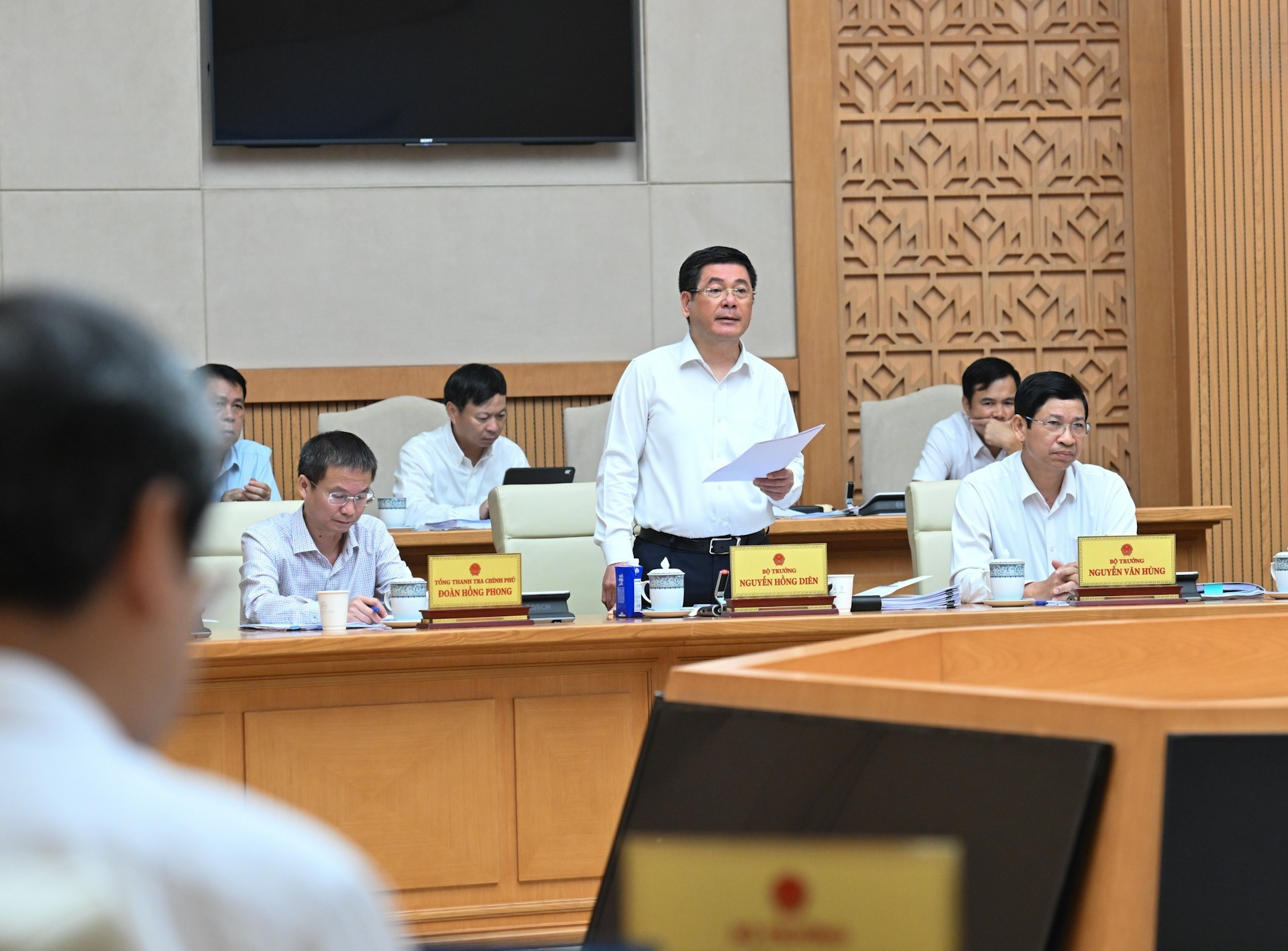 工贸部部长阮鸿延在会上发表讲话。