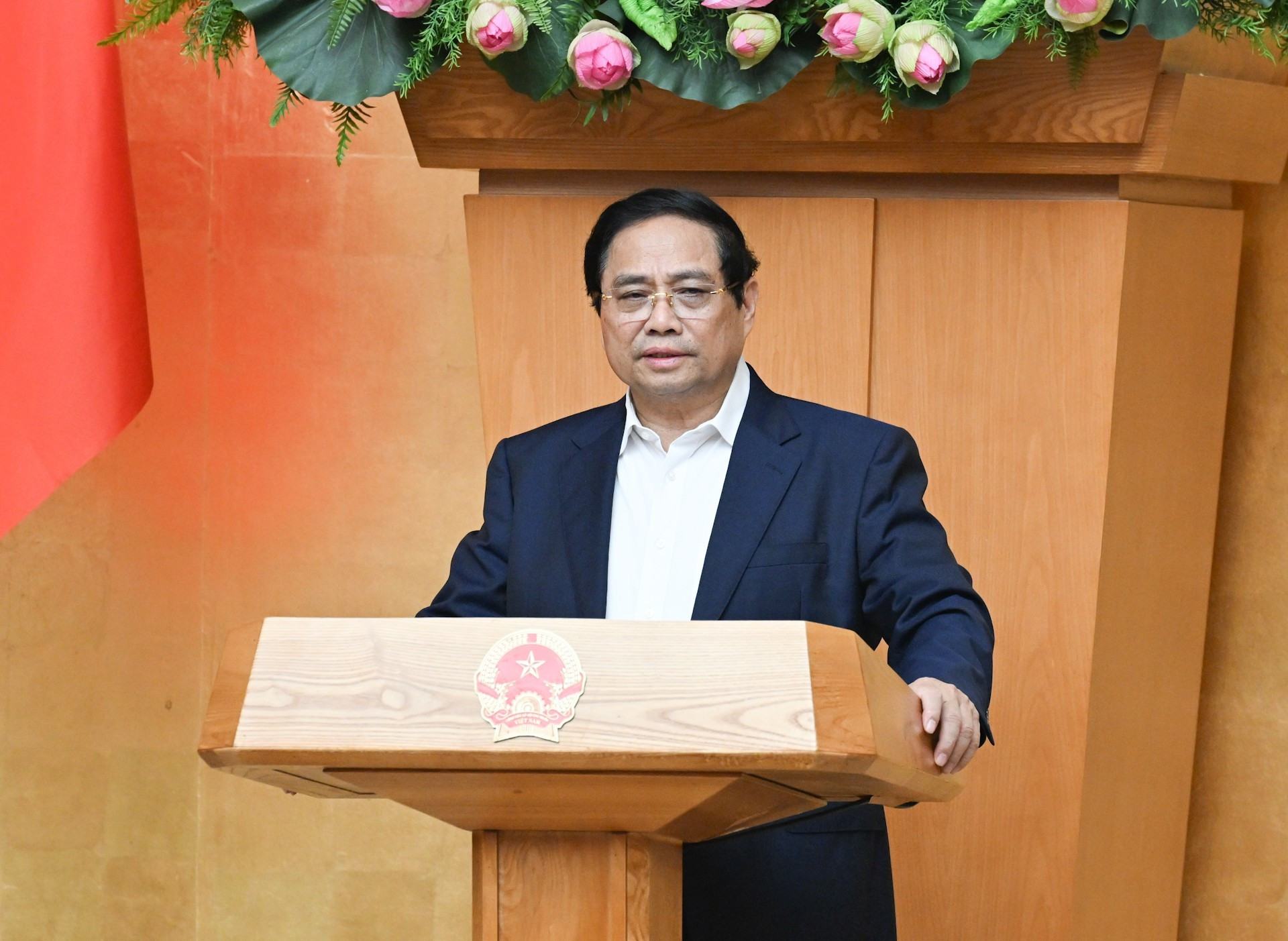 范明正总理在会上发表讲话。