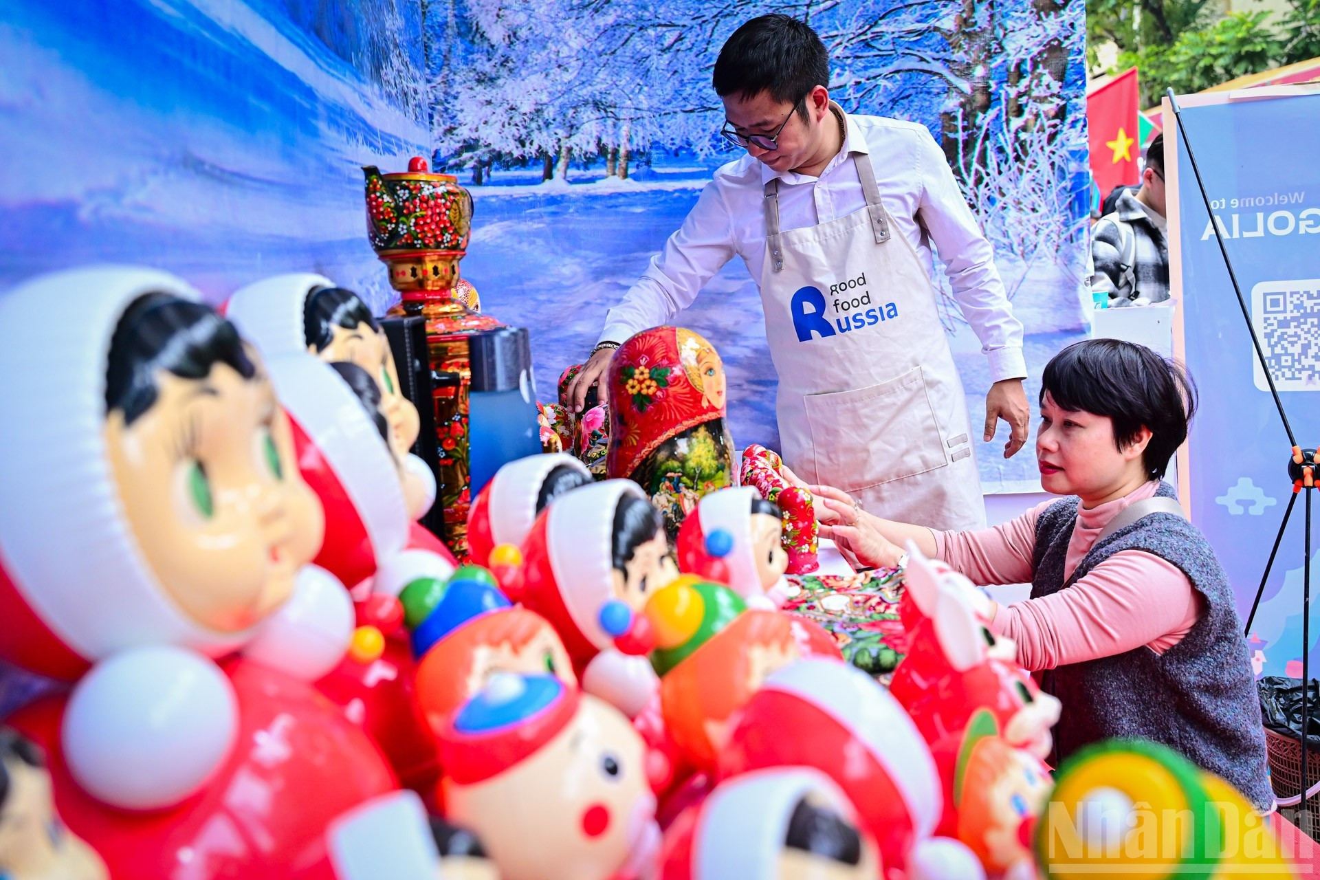 俄罗斯套娃或滚木娃娃等玩具都是越南历代人民的熟悉产品。