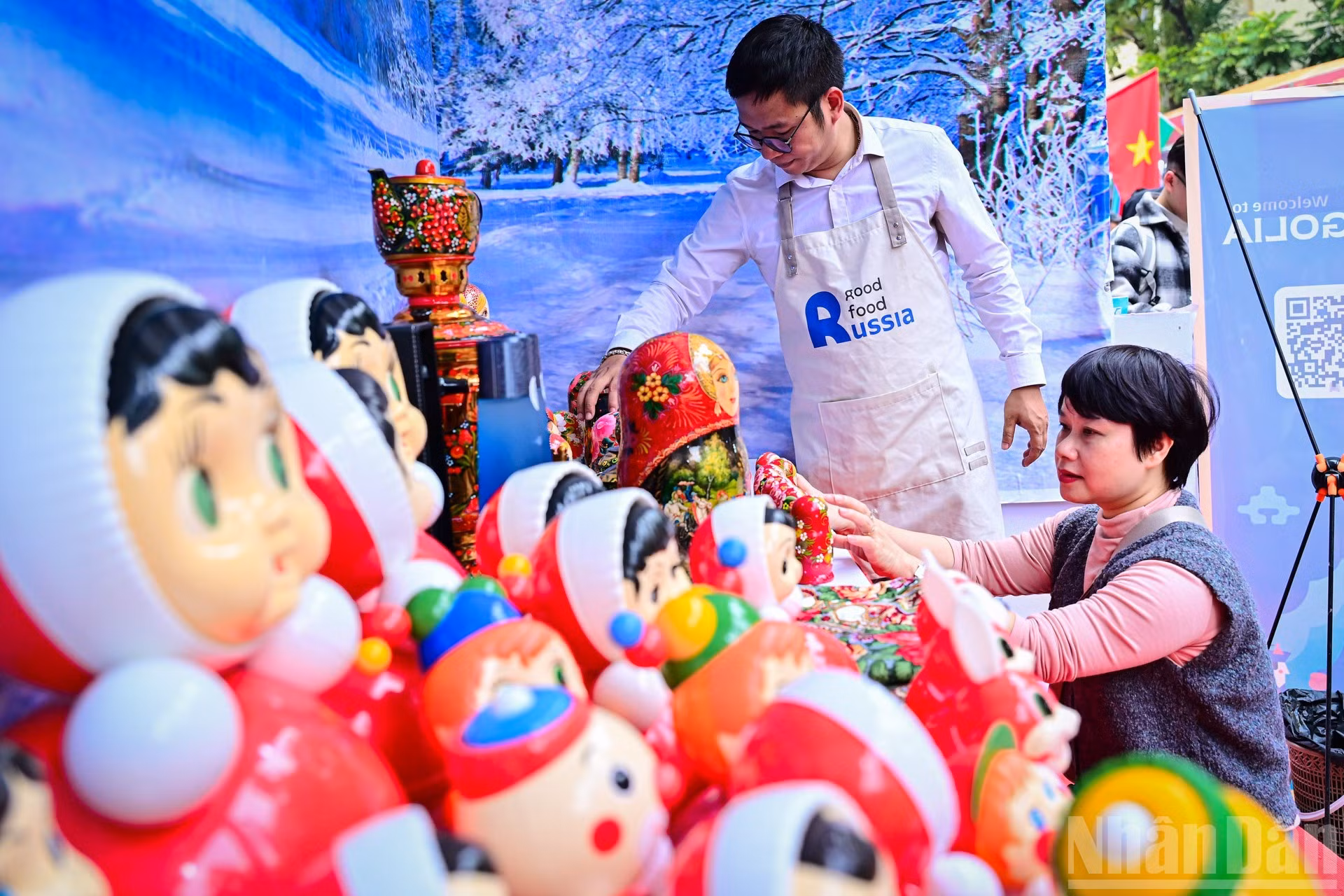 俄罗斯套娃或滚木娃娃等玩具都是越南历代人民的熟悉产品。