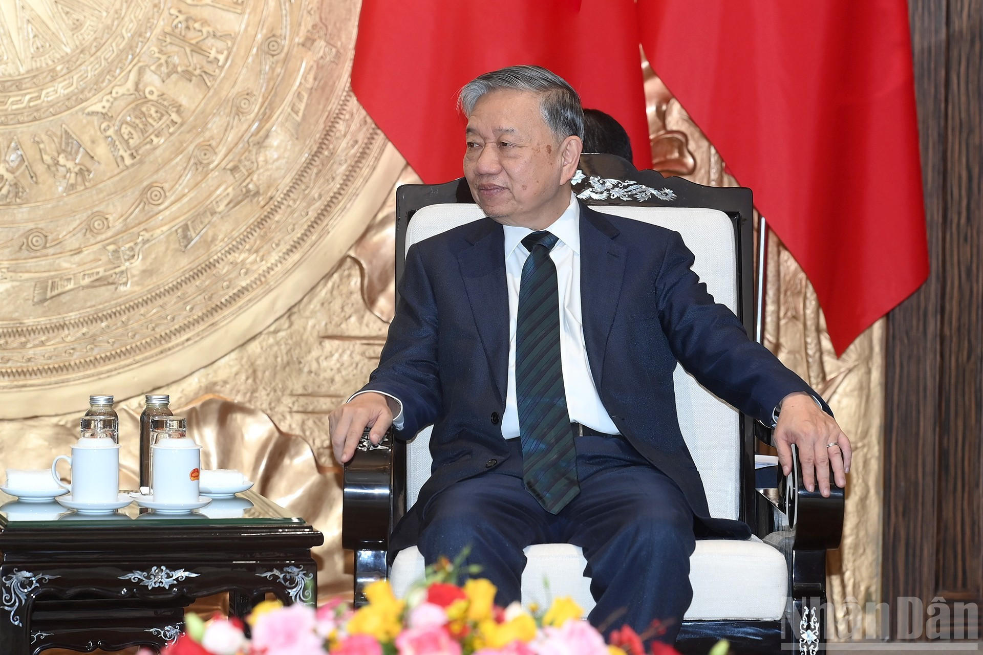 苏林总书记在会上发表讲话。