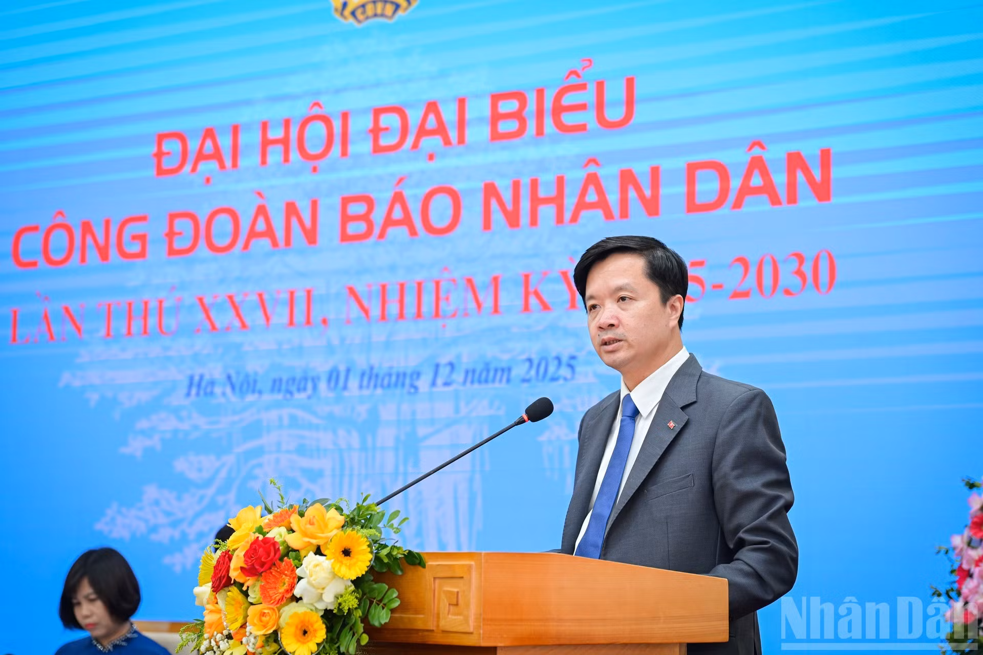 《人民报》社文化社会部主任、工会副主席谢光勇作2023-2025年工会委员会审查报告。