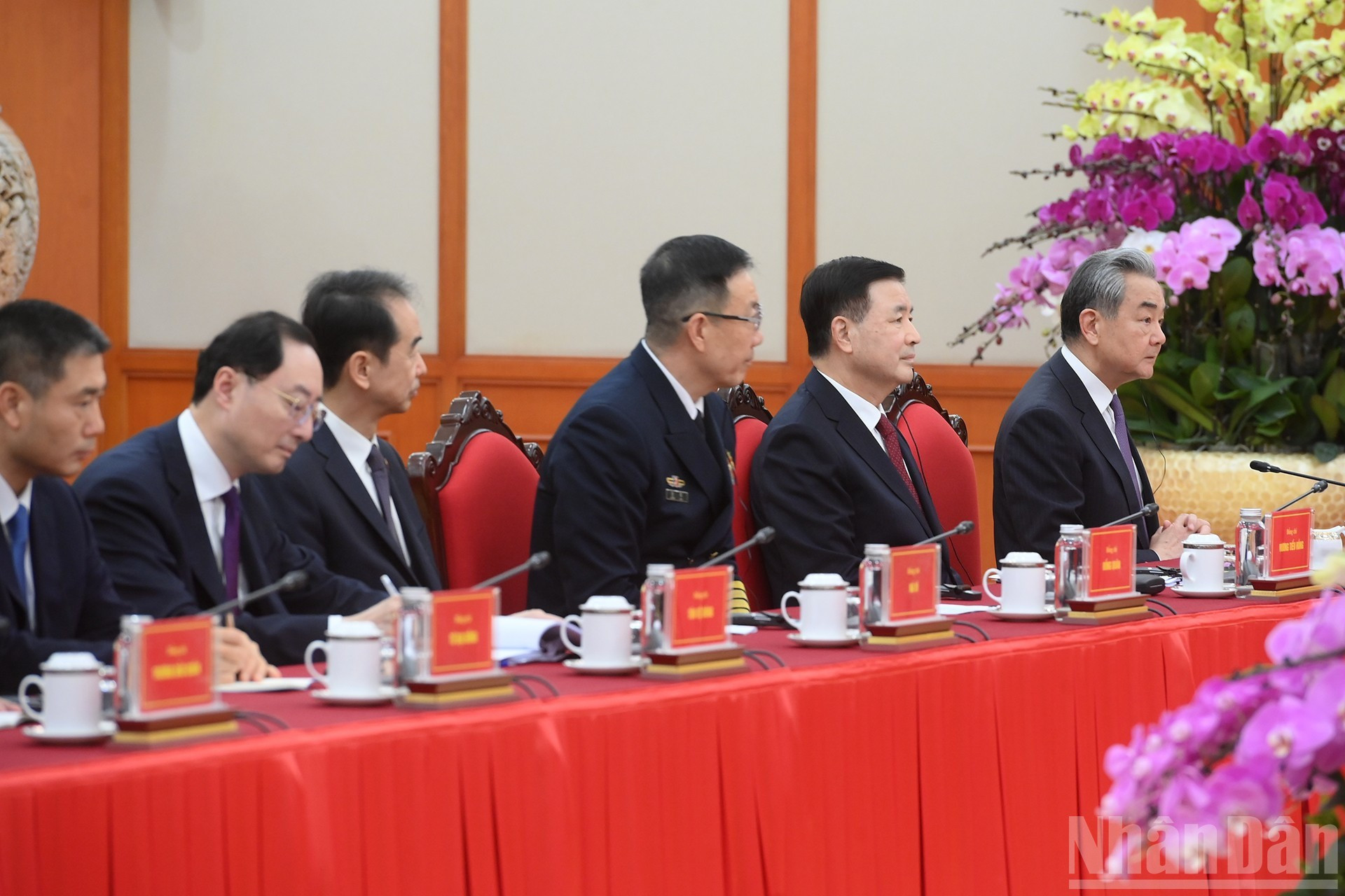 中国高级代表出席会议。