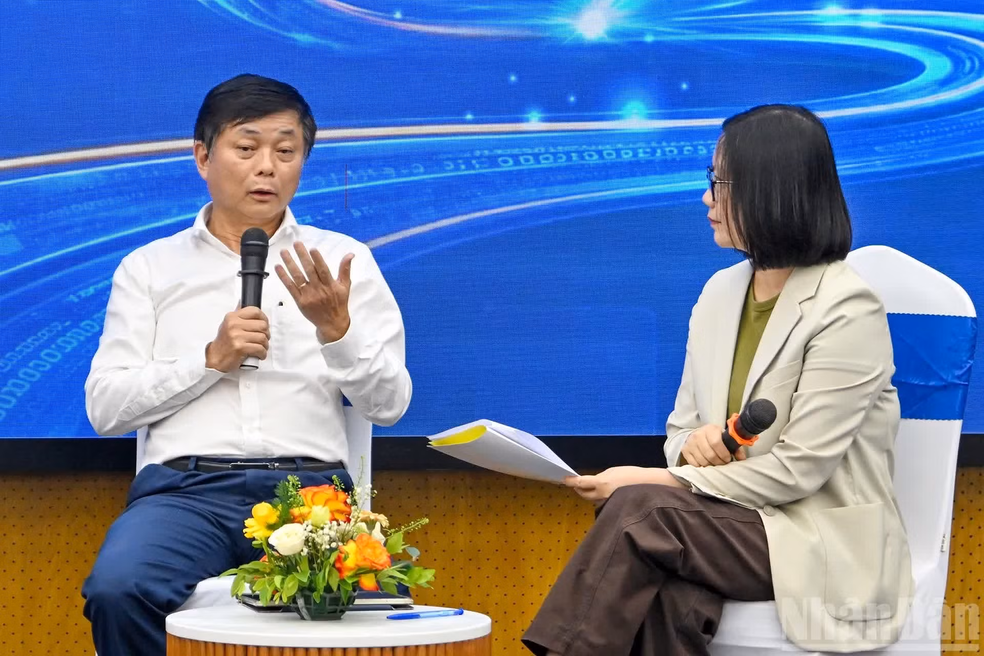 新闻与宣传学院院长范明山发言。