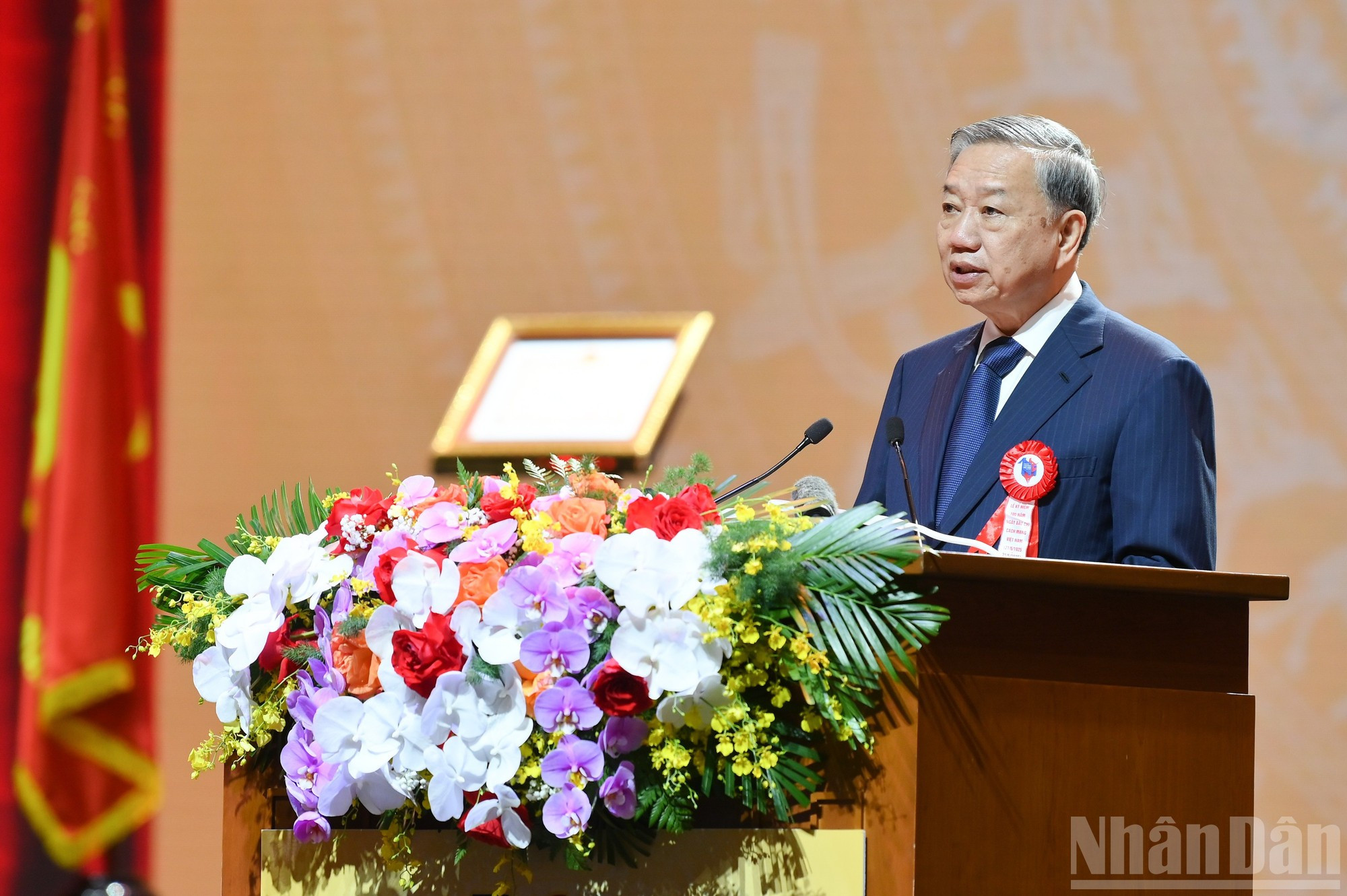 苏林总书记在典礼上发表讲话。 苏林总书记在典礼上发表讲话。