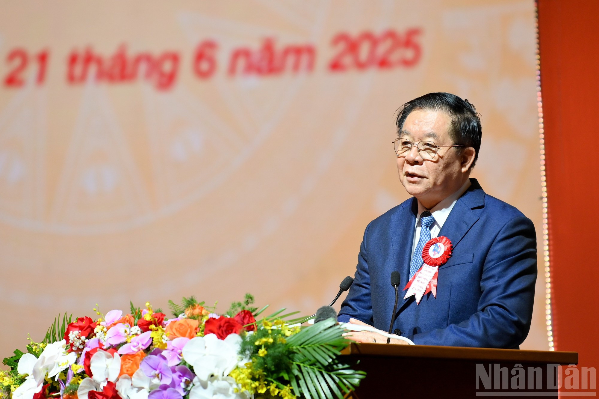 越共中央政治局委员、中央书记处书记、中央宣教与民运部部长阮重义发表演讲。 越共中央政治局委员、中央书记处书记、中央宣教与民运部部长阮重义发表演讲。
