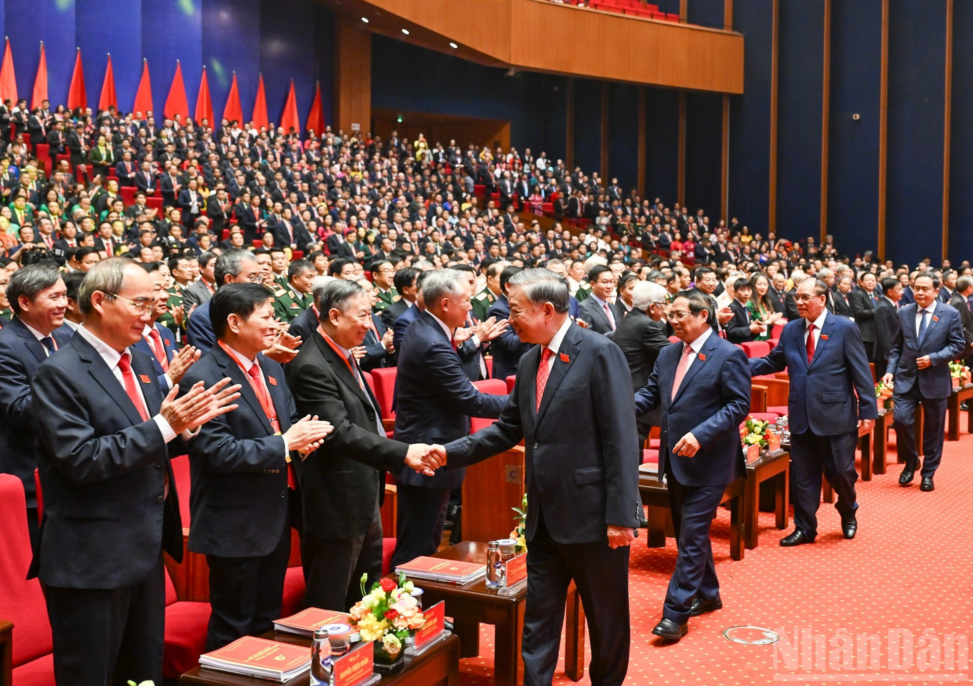 苏林总书记以及党和国家领导、前领导同与会代表。