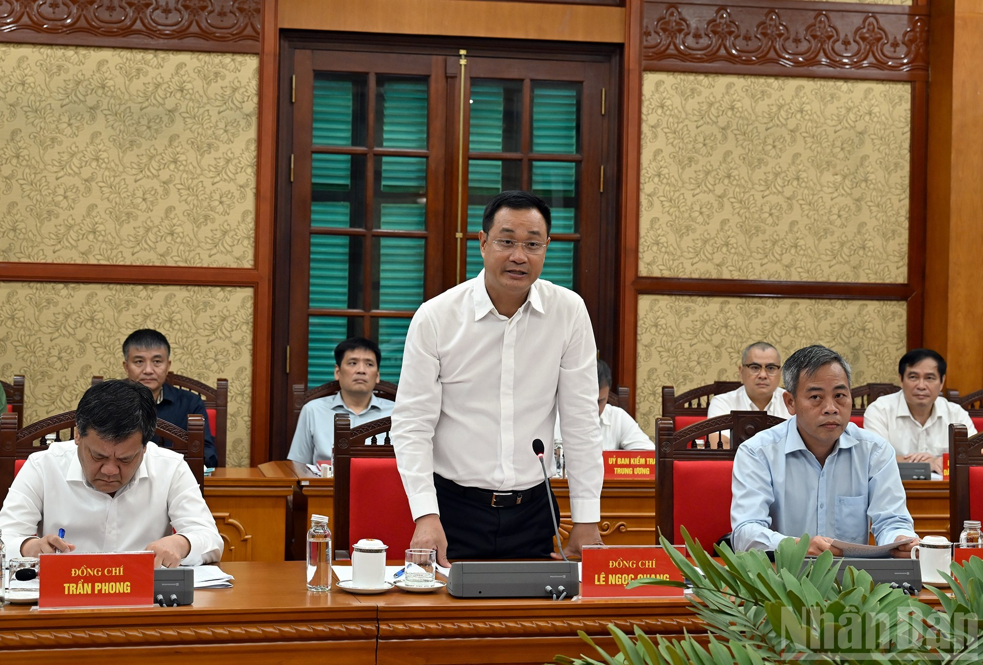 广治省省委书记黎玉光在会上作报告。 广治省省委书记黎玉光在会上作报告。