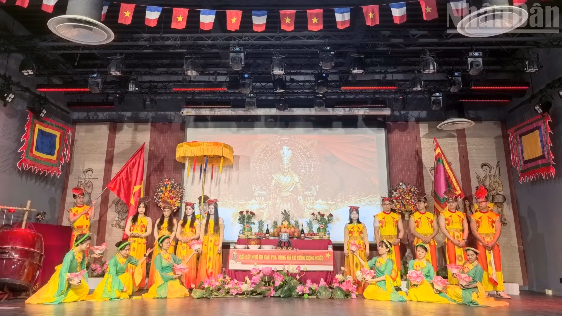 旅法越南人隆重举行雄王祭祖日纪念活动【组图】