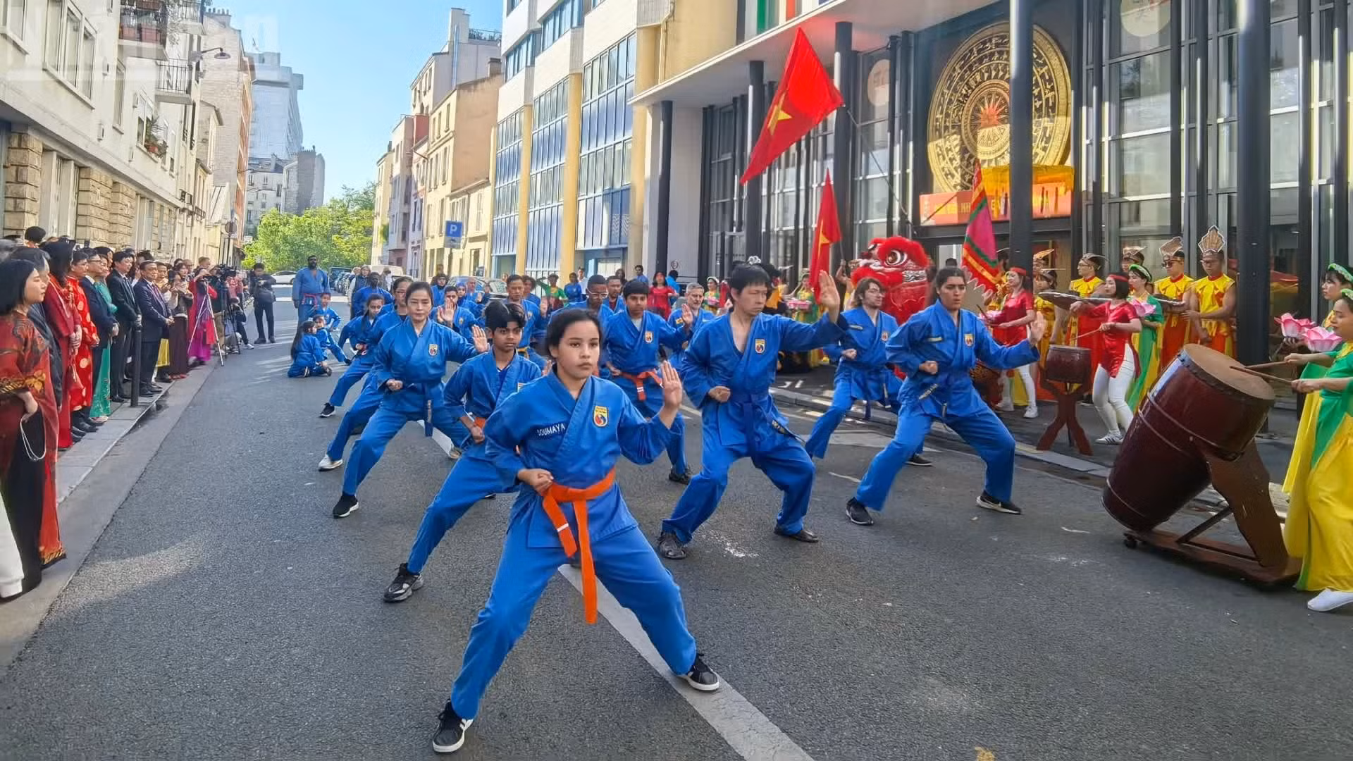 越南武术表演展现了无数代越南人民在国内外的爱国精神和民族自豪感。
