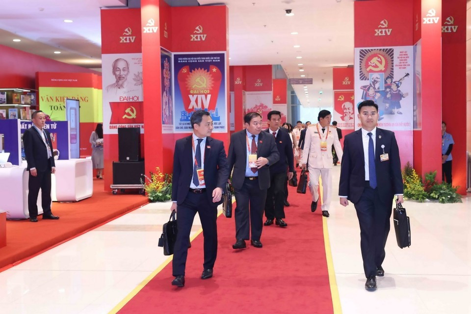 出席越南共产党第十四次全国代表大会的代表。