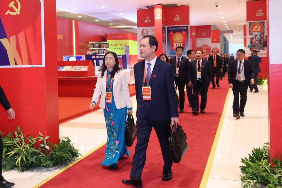 出席越南共产党第十四次全国代表大会的代表。