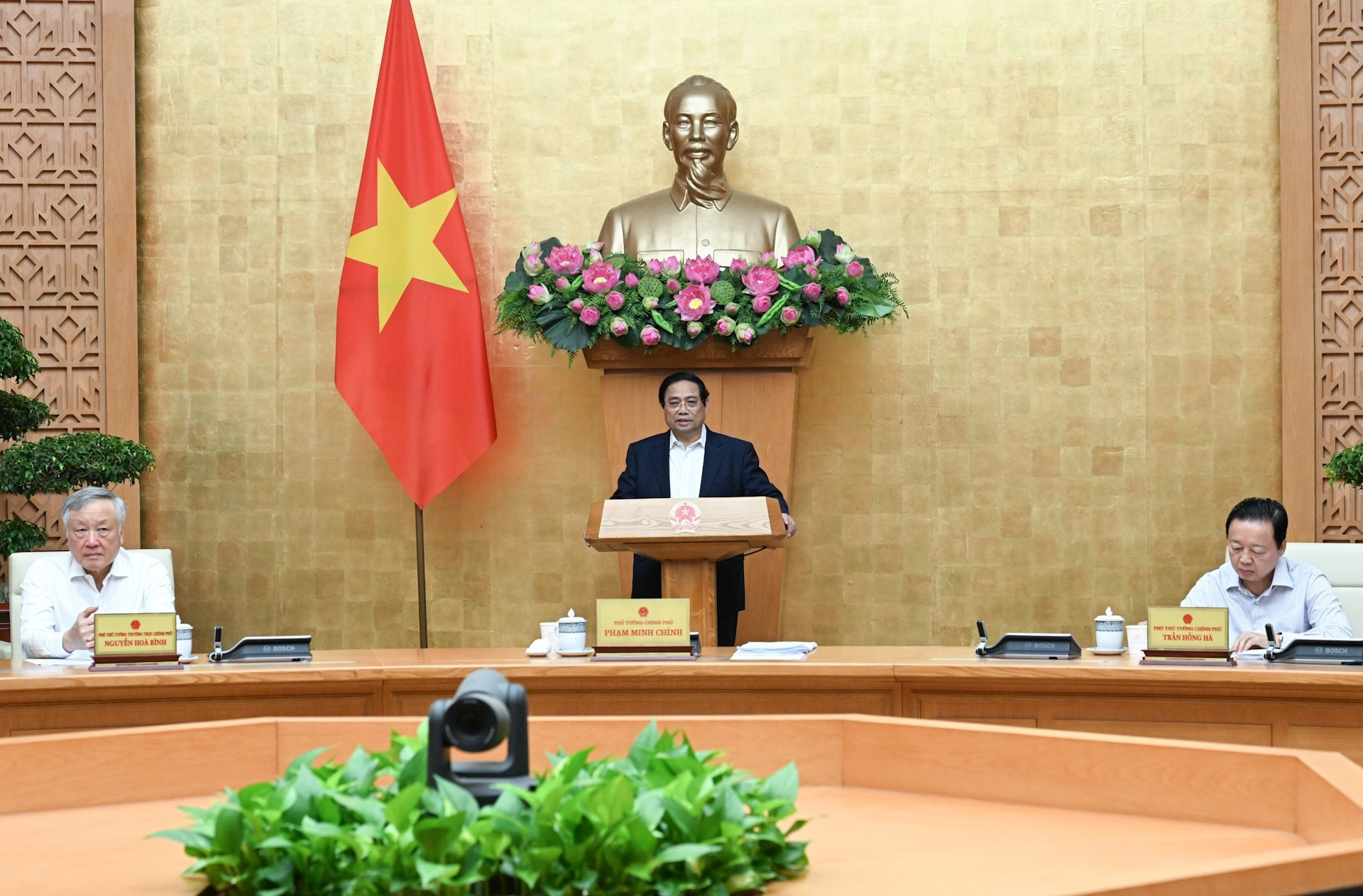 越南政府总理范明正主持召开政府9月份立法工作专题会议【组图】