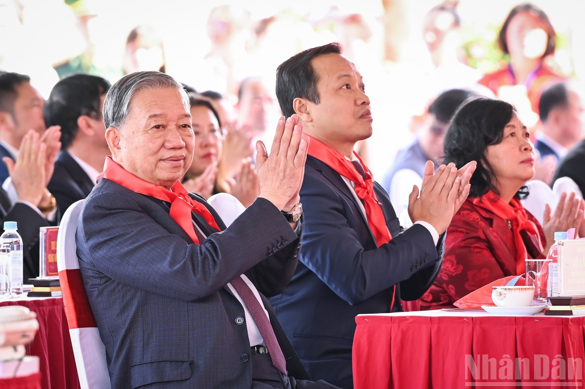 苏林总书记出席西巴品九年一贯制寄宿制学校揭牌仪式。