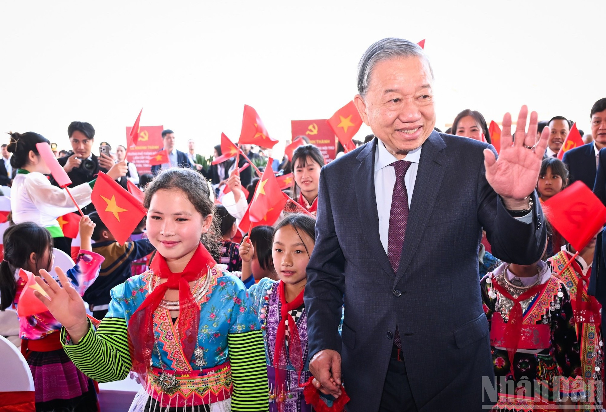 苏林总书记出席西巴品九年一贯制寄宿制学校揭牌仪式【组图】