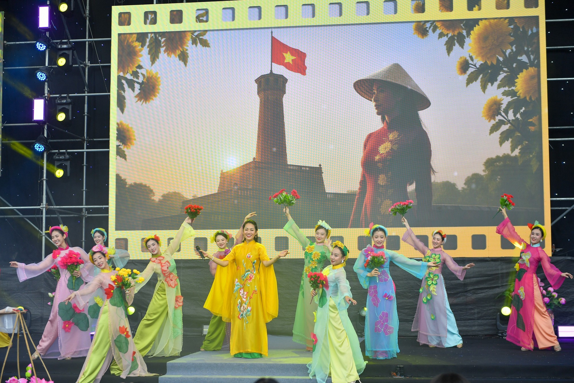 活动上表演的精彩艺术节目。