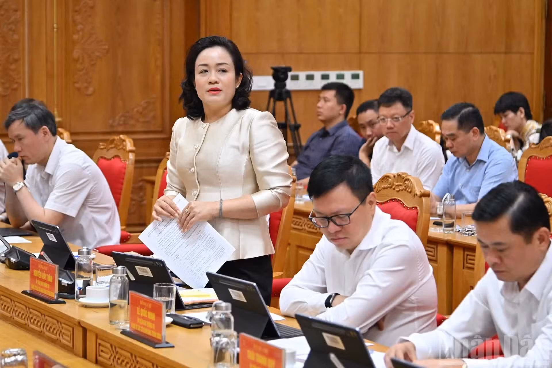 最高人民法院副院长阮海簪在会上发表讲话。