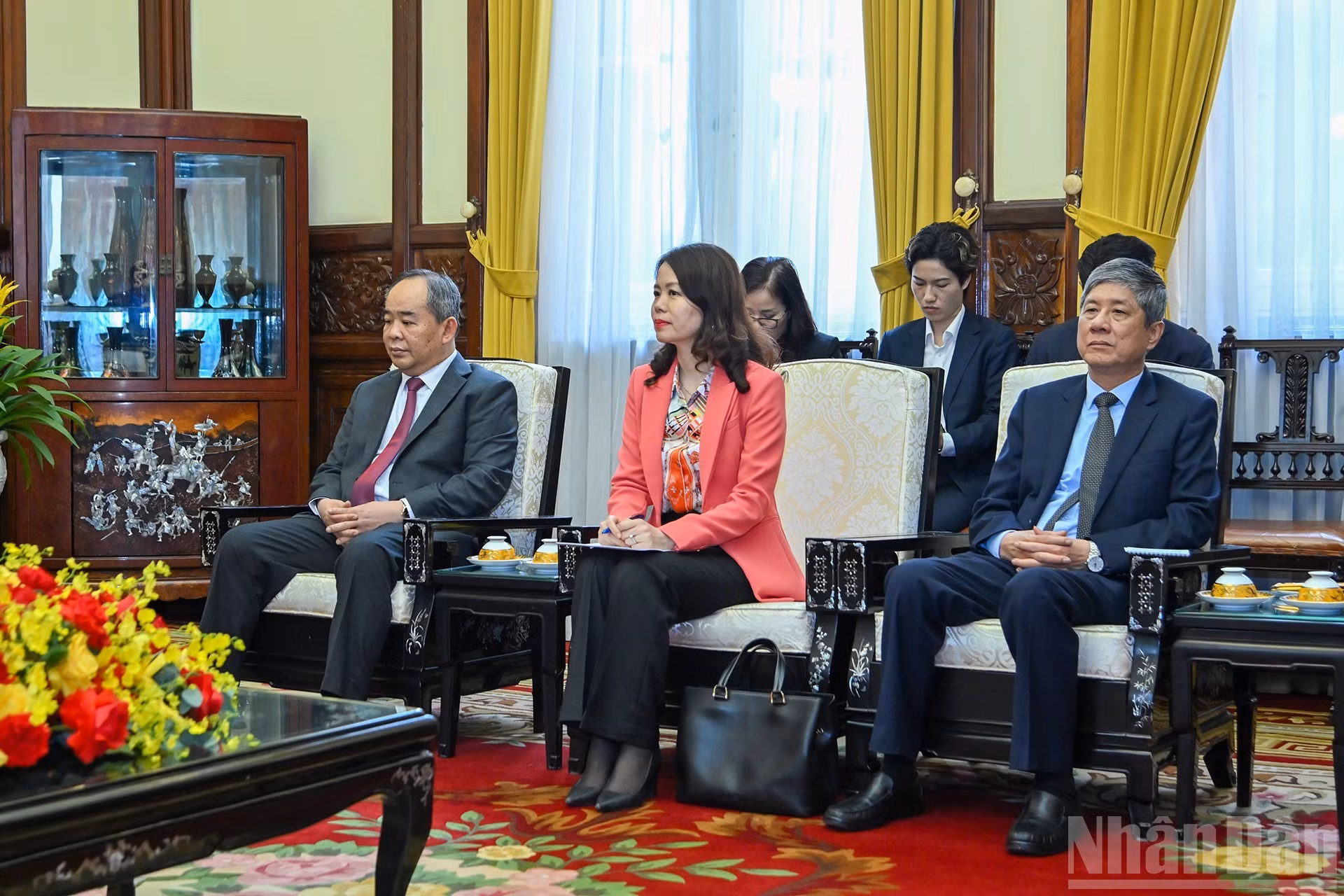 越南代表出席会见。