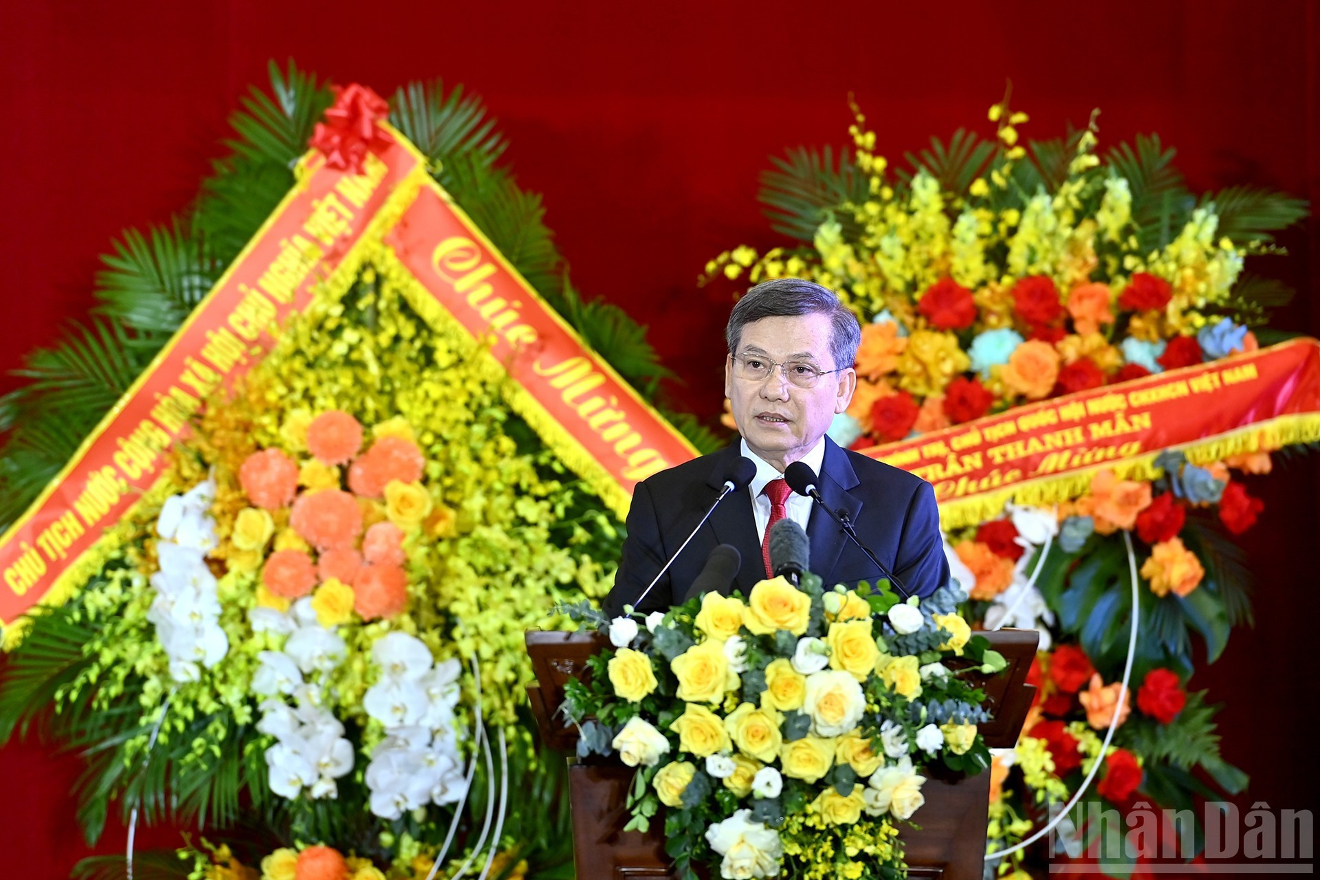 越共中央书记处书记、越南最高人民法院院长黎明智在典礼上发表讲话。 越共中央书记处书记、越南最高人民法院院长黎明智在典礼上发表讲话。