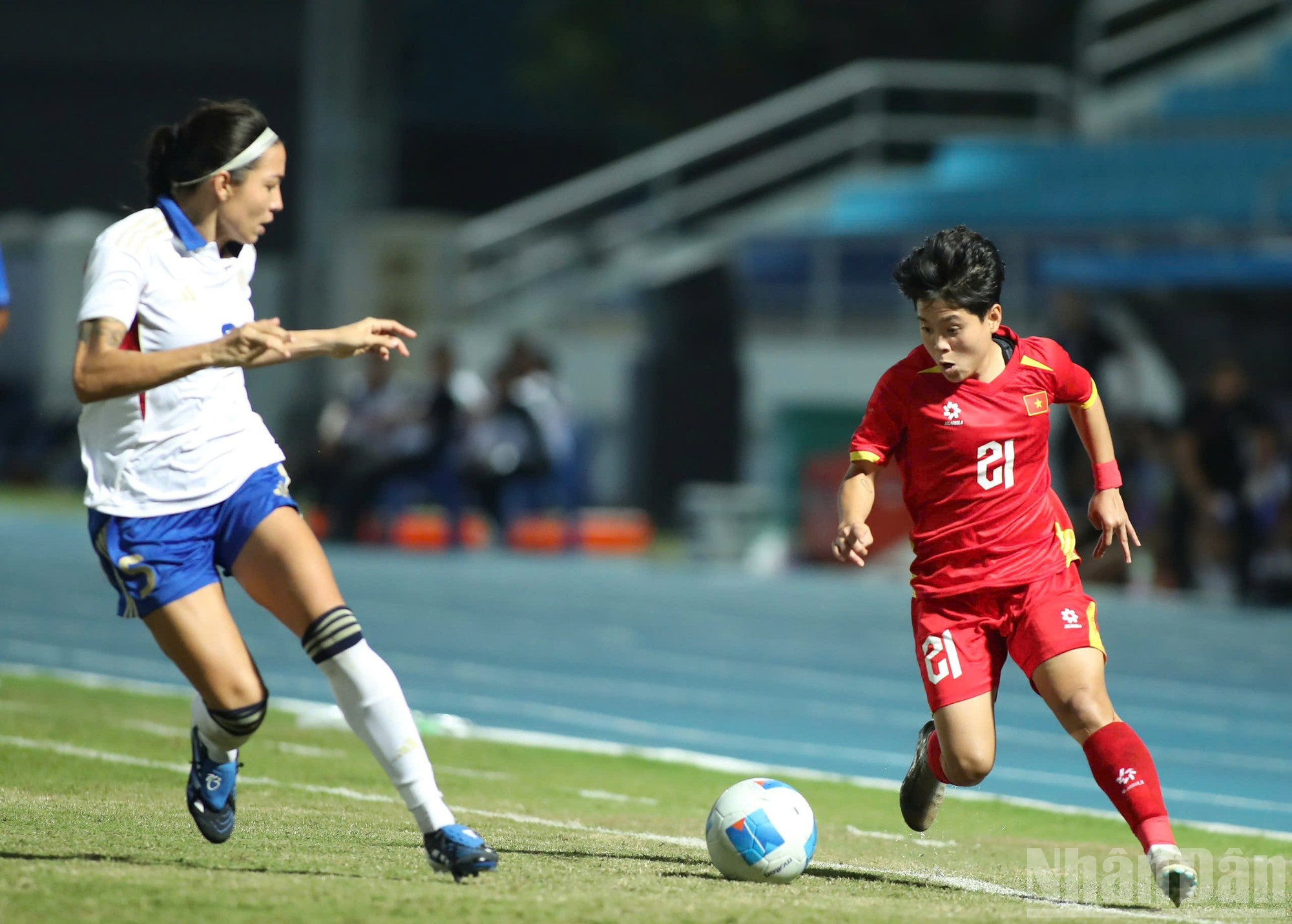 银氏万事在进攻和防守两端都展现出了极高的敬业精神和不懈的努力。