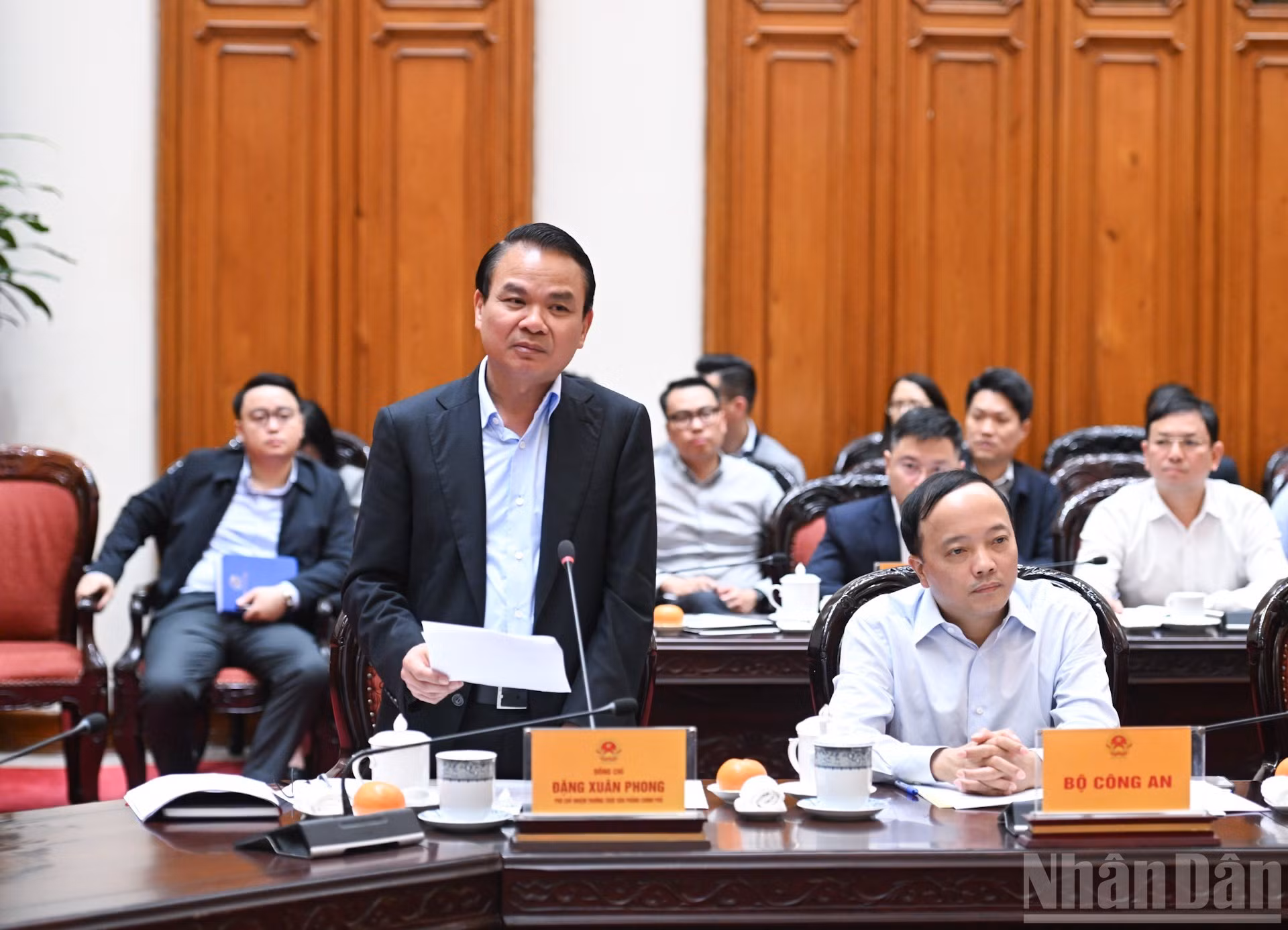 政府办公厅常务副主任邓春风在会上发表讲话。